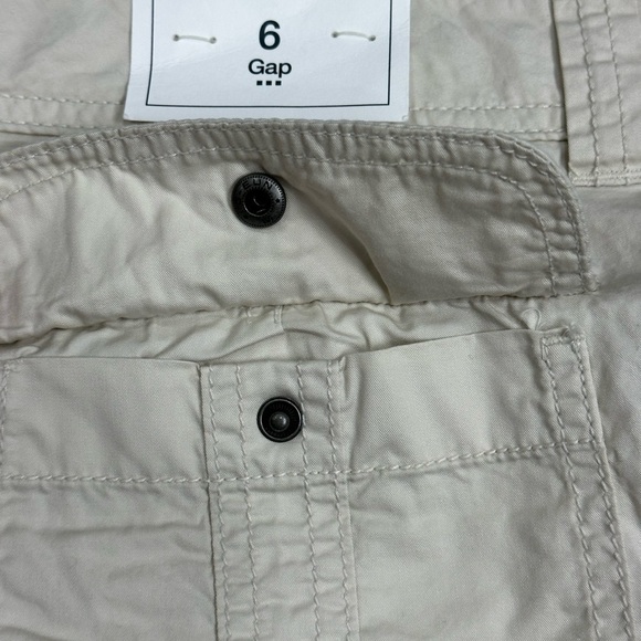 Women’s Gap 6 Small Shorts Chino Khakis Beige Bermuda Rolled Hem Snap Pocket NWT - Picture 7 of 11